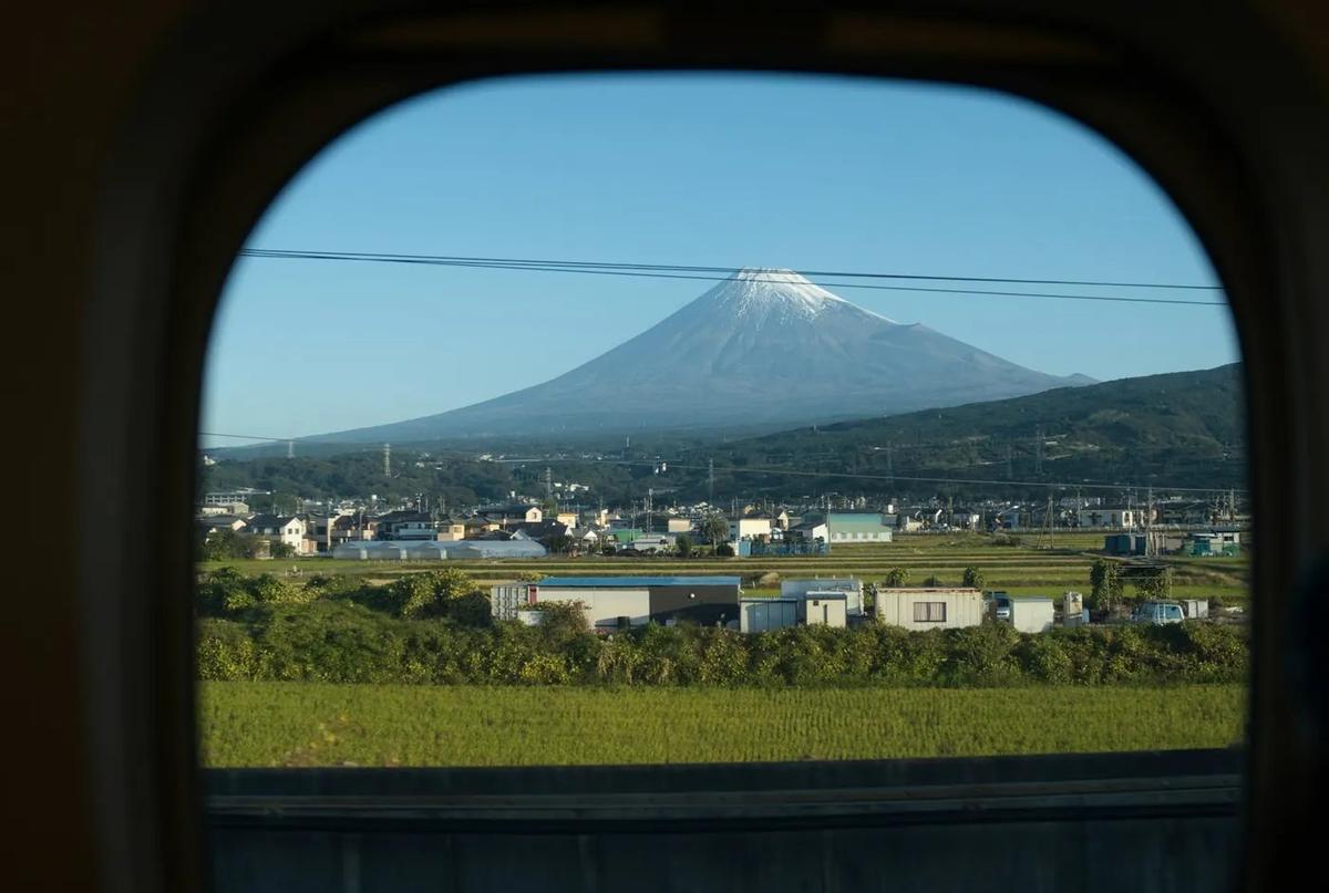 Der Fuji durchs Zugfenster